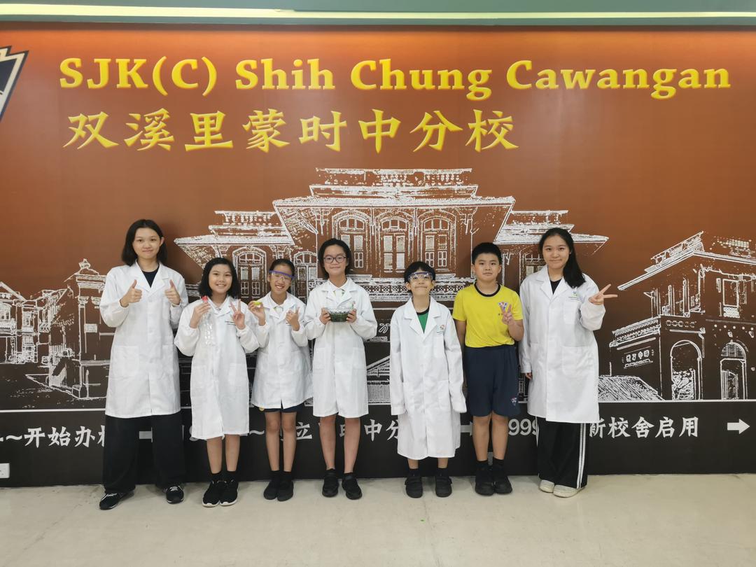 时中分校科学展:小小科学家合影